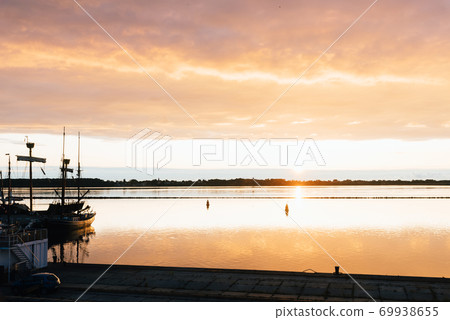 Stunning view of the harbour of Stralsund at sunrise Stunning view of the harbour of Stralsund at sunrise 69938655