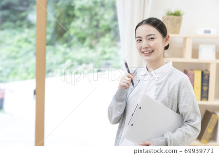 Young female caregiver Young female caregiver 69939771