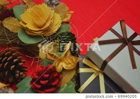 Image of Christmas present 69940203