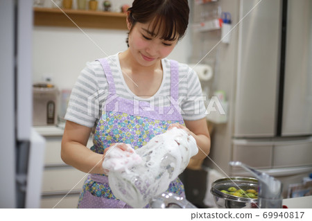 Woman washing the bottle Preparing to make plum wine Woman washing the bottle Preparing to make plum wine 69940817