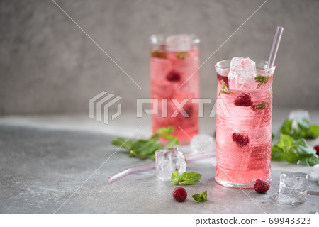 cold lemonade with fresh raspberries and mint 69943323
