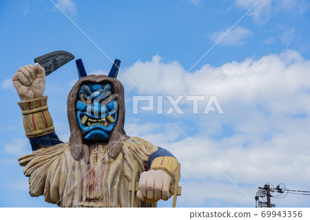 Giant maamye statue 69943356