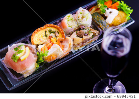 Order the hors d'oeuvre set online [How to spend Christmas with Corona] 69943451