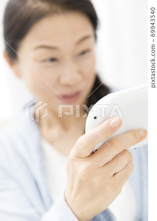 Women playing games Women playing games 69943540