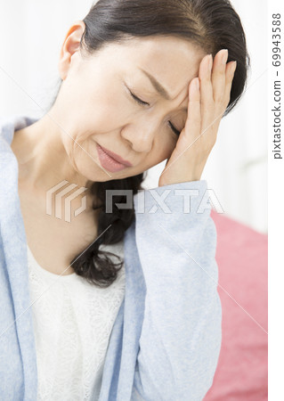 頭痛的女人 頭痛的女人 69943588