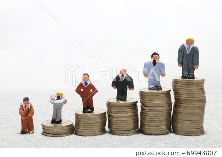 Difference in earning 69943807