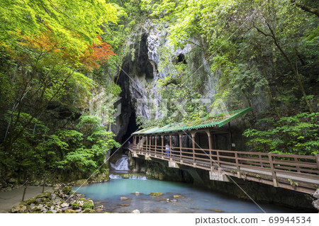 山口縣礦山市秋穗洞石灰石洞洞穴河入口 69944534