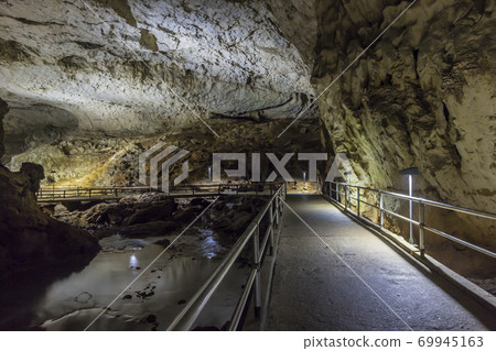 Akiyoshido Cave, Mine City, Yamaguchi Prefecture, Limestone Cave, River 69945163