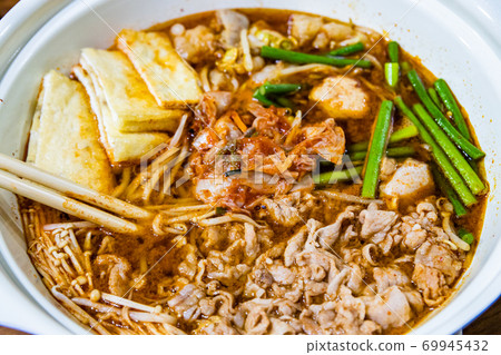 Kimchi jjigae hot pot using sauce from red 69945432