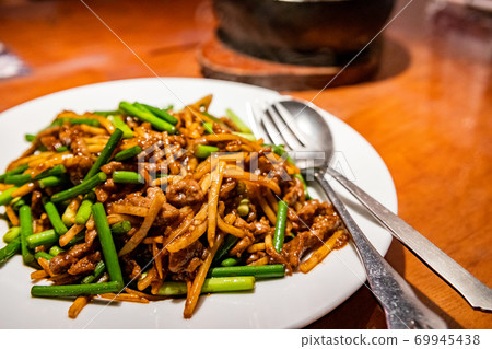Stir-fried beef and garlic sprouts at a Chinese restaurant Stir-fried beef and garlic sprouts at a Chinese restaurant 69945438