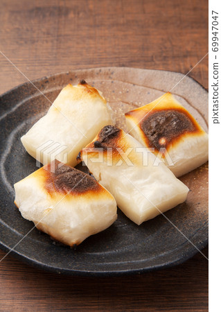 mochi, kirimochi, kakumochi 69947047