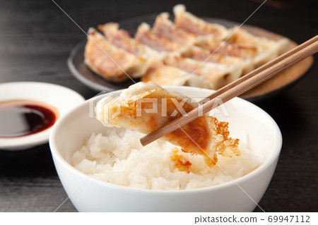 餃子飯 69947112