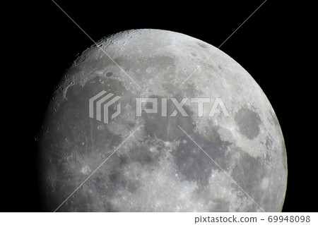 Moon  69948098