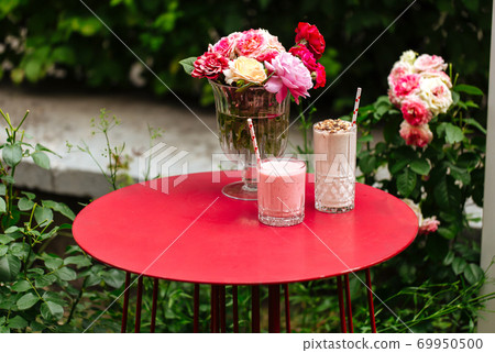 Side view on chocolate and strawberry milkshakes Side view on chocolate and strawberry milkshakes 69950500