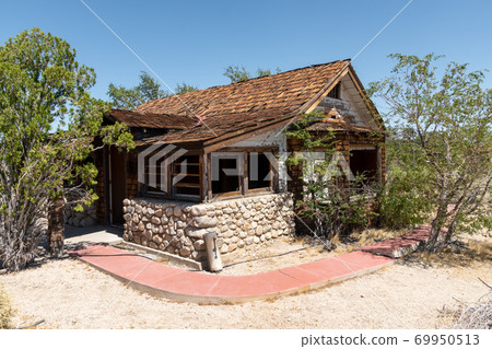 Abandoned houses and camper trailer in the middle of the desert Abandoned houses and camper trailer in the middle of the desert 69950513