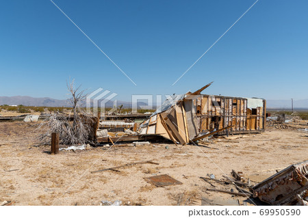Abandoned houses and camper trailer in the middle of the desert 69950590
