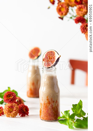 Melon, fig and banana smoothie Melon, fig and banana smoothie 69950901