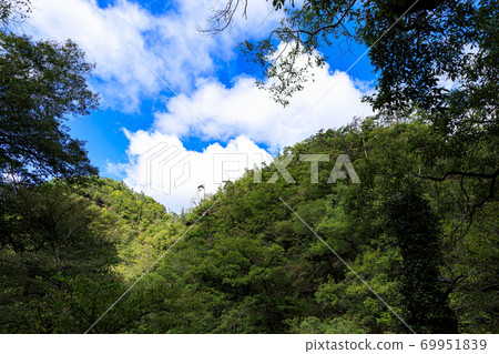 Scenic spot of strange rock monster stone in early autumn Sunny of Shosenkyo in Kofu City, Yamanashi Prefecture 69951839