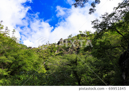 Scenic spot of strange rock monster stone in early autumn Sunny of Shosenkyo in Kofu City, Yamanashi Prefecture 69951845