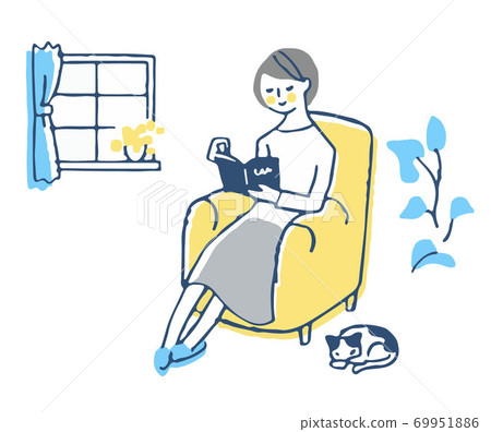 坐沙發和讀書的婦女 69951886