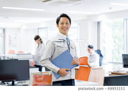 商人,工作服,辦公室 商人,工作服,辦公室 69953151