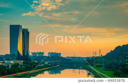 Pinheiros River and Bike Lanes 69953676