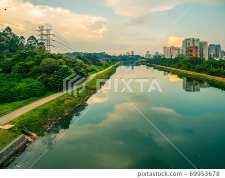 Pinheiros River and Bike Lanes 69953678