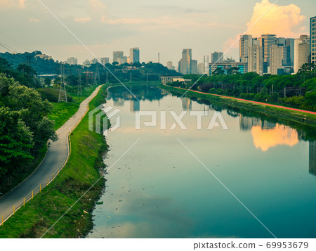 Pinheiros River and Bike Lanes 69953679