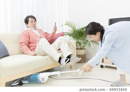 家庭主婦要清理 69953848