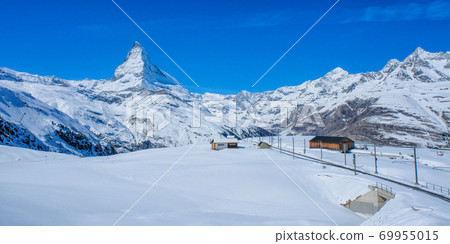 Panoramic beautiful view of snow mountain Matterhorn peak, Zermatt, Switzerland. 69955015
