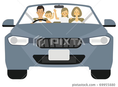 一家四口在驅動器上微笑的插圖 69955880