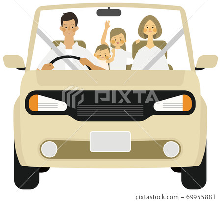 一家四口在驅動器上微笑的插圖 69955881