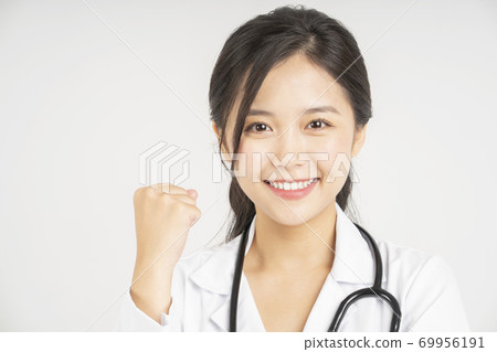 女肖像醫生 69956191