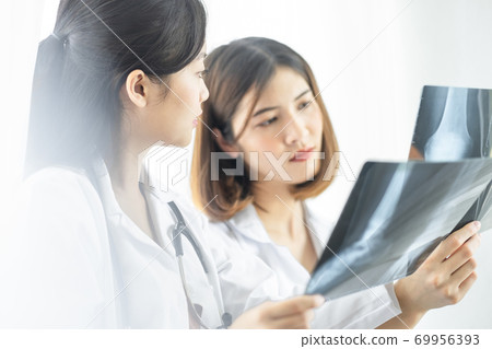 Female doctor work 69956393
