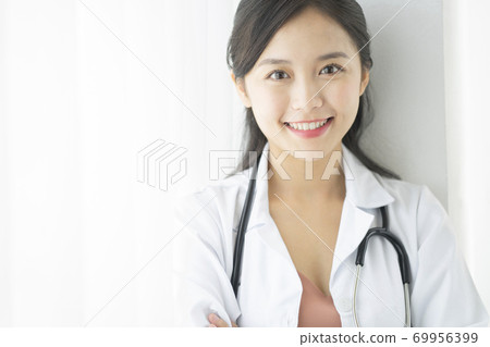 女肖像醫生 69956399