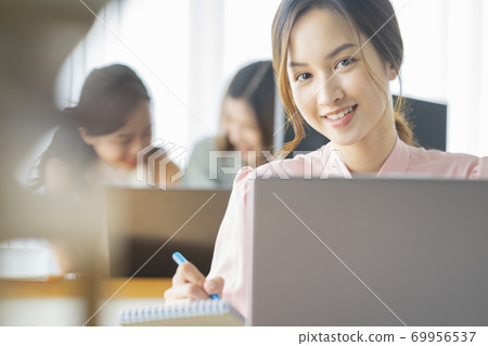 Female business woman 69956537