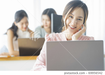 女商界女強人 69956542