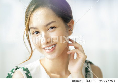 女性肖像 69956704