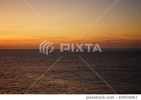 黎明時分從三井岩長廊看到的風景 69958062