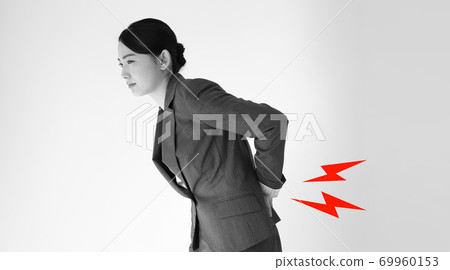 Image of a business woman whose back hurts 69960153