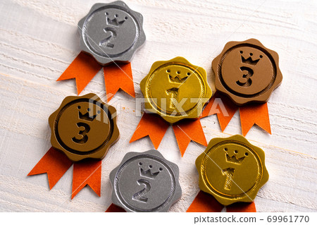 Medal rush image gold, silver and bronze 69961770