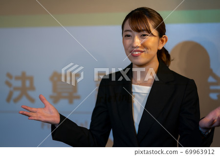 女生 女孩 女性 69963912
