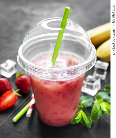 Refreshing summer drink with strawberry Refreshing summer drink with strawberry 69964116
