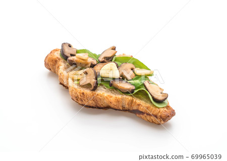 mushroom croissant sandwich 69965039