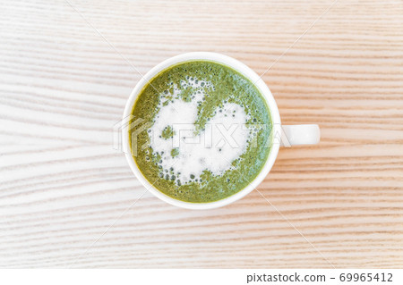 hot green tea latte cup 69965412