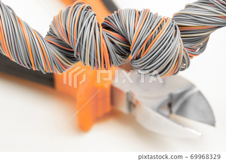 Electrical cable wiring and tool to used in electrical installations 69968329