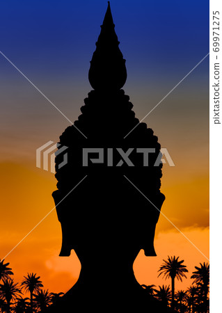 The dark head silhouette with historical helmet.  69971275