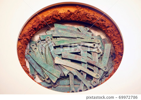 光明的挑戰 69972786