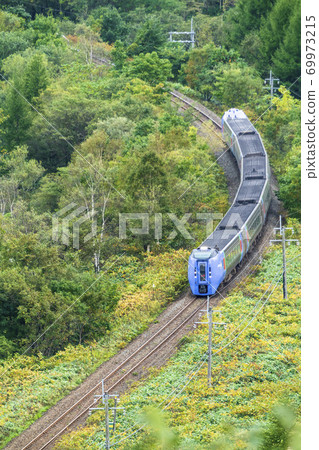 從增田山(283系列)北海道新得町看到的特快列車大空 從增田山(283系列)北海道新得町看到的特快列車大空 69973215