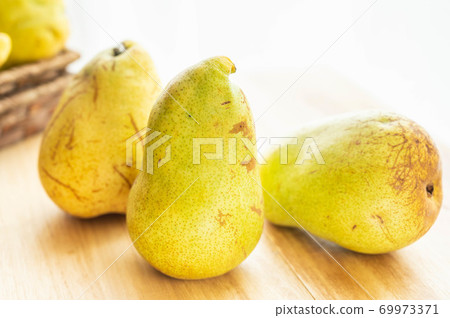 Pear Margherit · Marila Pear Margherit · Marila 69973371